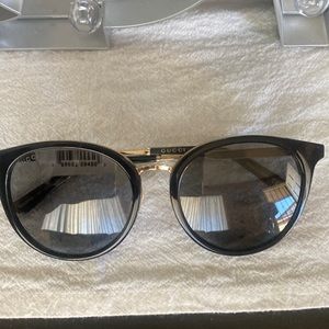 New Gucci Black Sunglasses! NWT

Model # GG 0204SK
